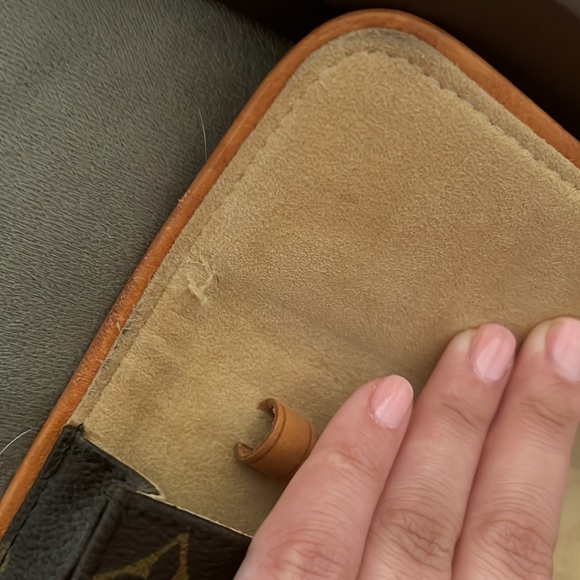 FLASH SALE! Louis Vuitton Crossbody - Picture 9 of 12